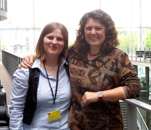 Ute Vogt und Milihate Bunjaku, Teilnehmerin bei Jugend und Parlament