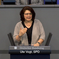 Ute Vogt am Rednerinnenpult des Deutschen Bundestages